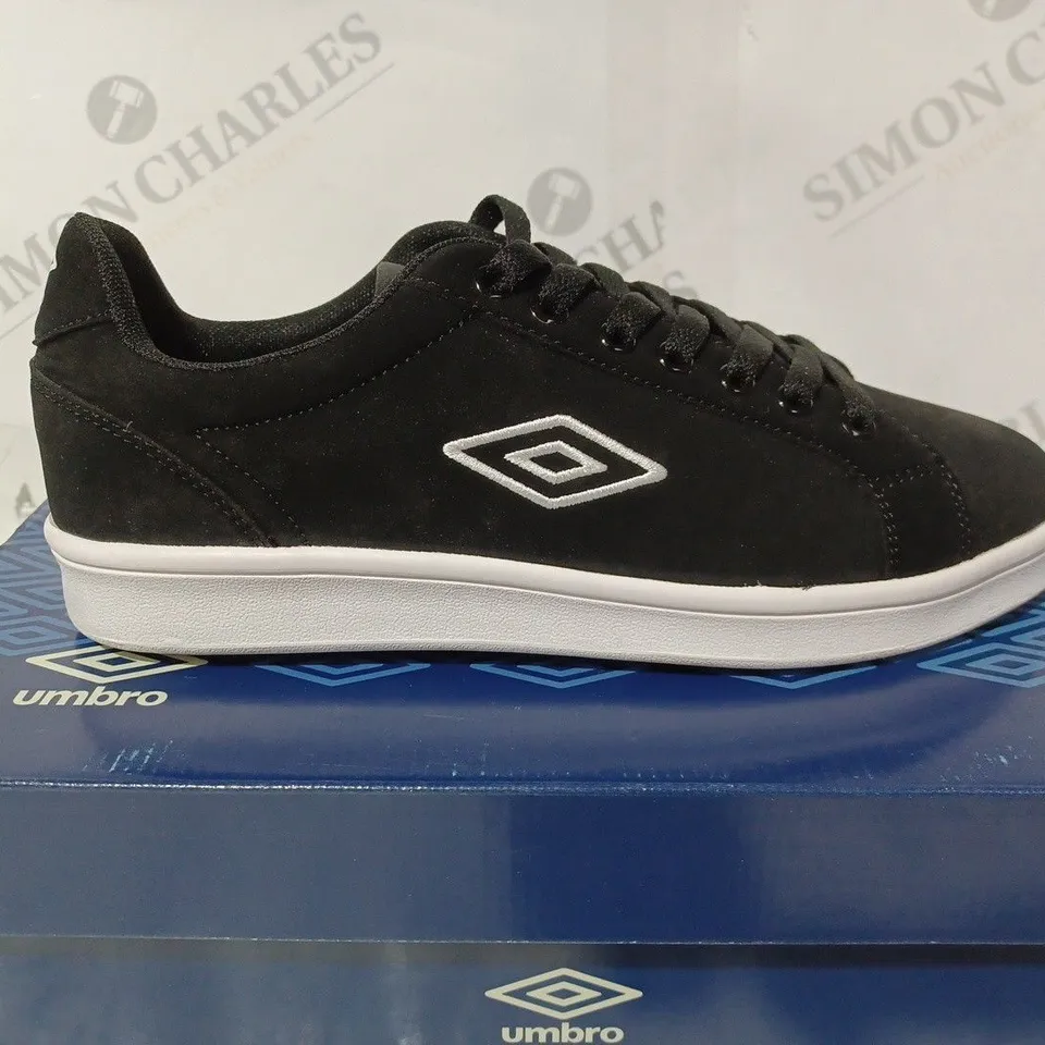 BOXED UMBRO C CUP MENS SHOES - SIZE 10