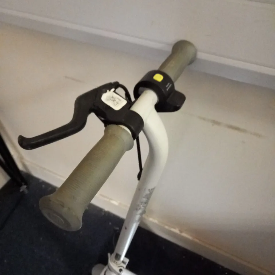 NINEBOT ELECTRIC SCOOTER IN WHITE - COLLECTION ONLY