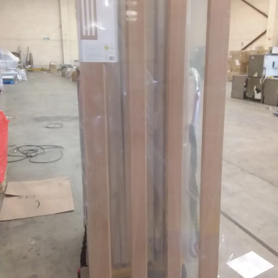 GEOM VERTICAL 3 PANEL OAK VENEER GLAZED INTERNAL DOOR 1981×762×35MM