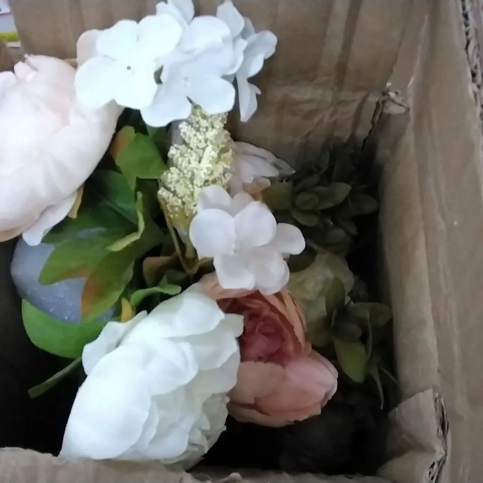 BOXED PEONY TABLE MIXED CENTERPIECE
