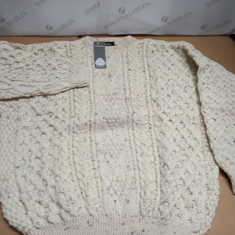 LOT OF 10 AS NEW PURE NEW WOOL JUMPERS - L