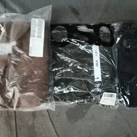 APPROXIMATELY 20 ASSORTED CLOTHING AND FASHION PRODUCTS IN VARIOUS STYLES AND SIZES - COLLECTION ONLY