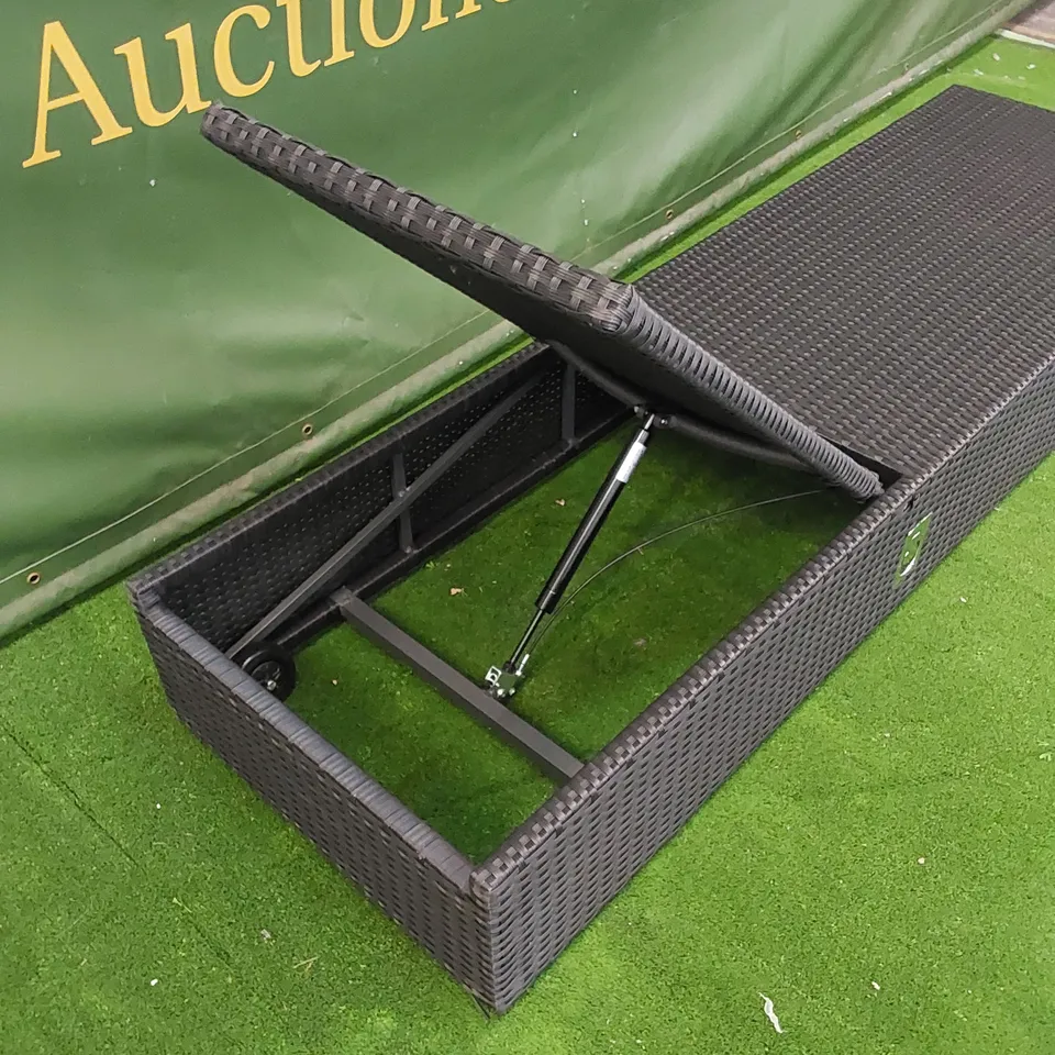 DESIGNER MANUAL ADJUSTABLE SUNLOUNGER IN BLACK RATTAN 