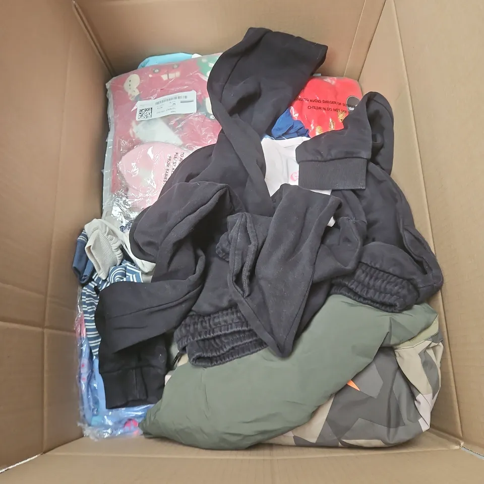 APPROXIMATELY 25 ASSORTED KIDS CLOTHING ITEMS IN VARIOUS STYLES, SIZES & COLOURS