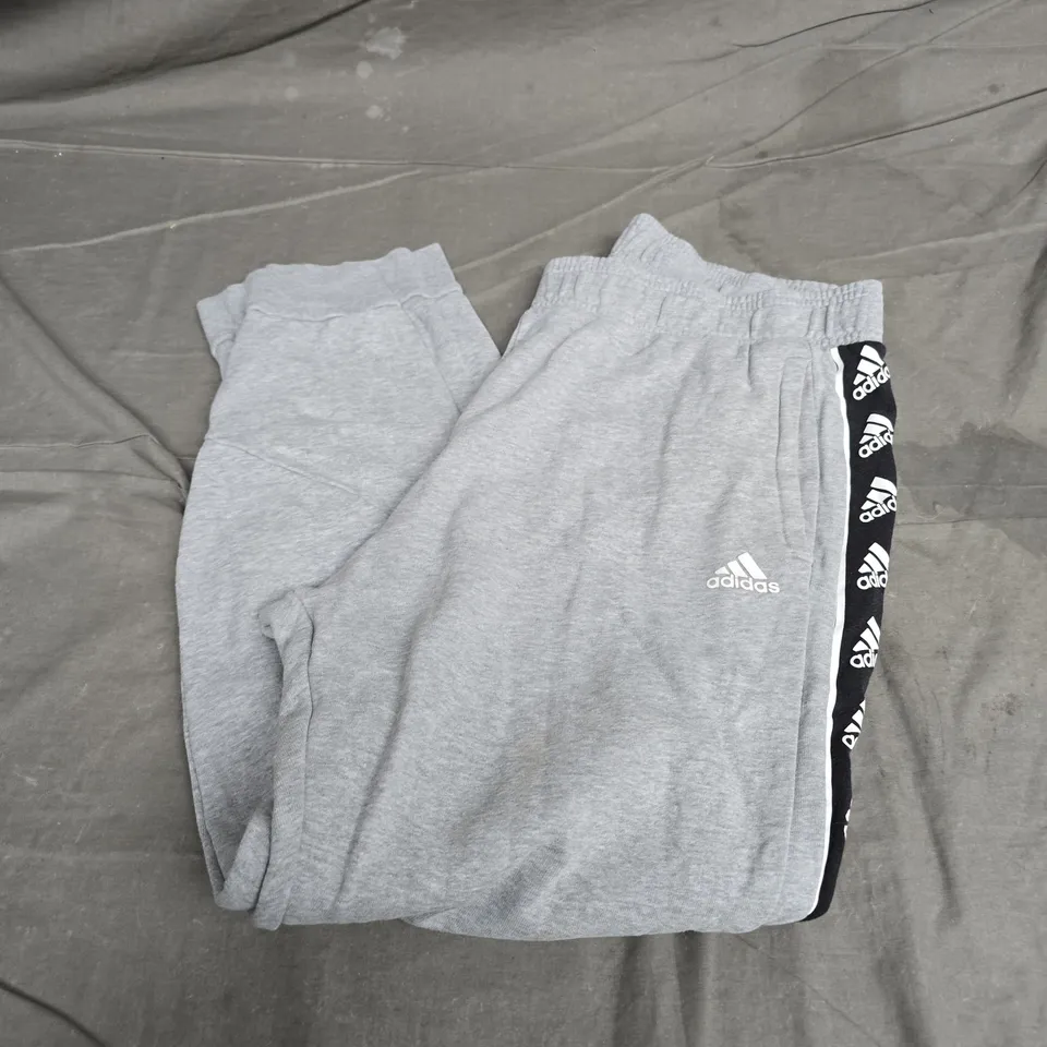 ADIDAS GREY JOGGING PANTS WITH BLACK SIDE STRIPE - 2XL