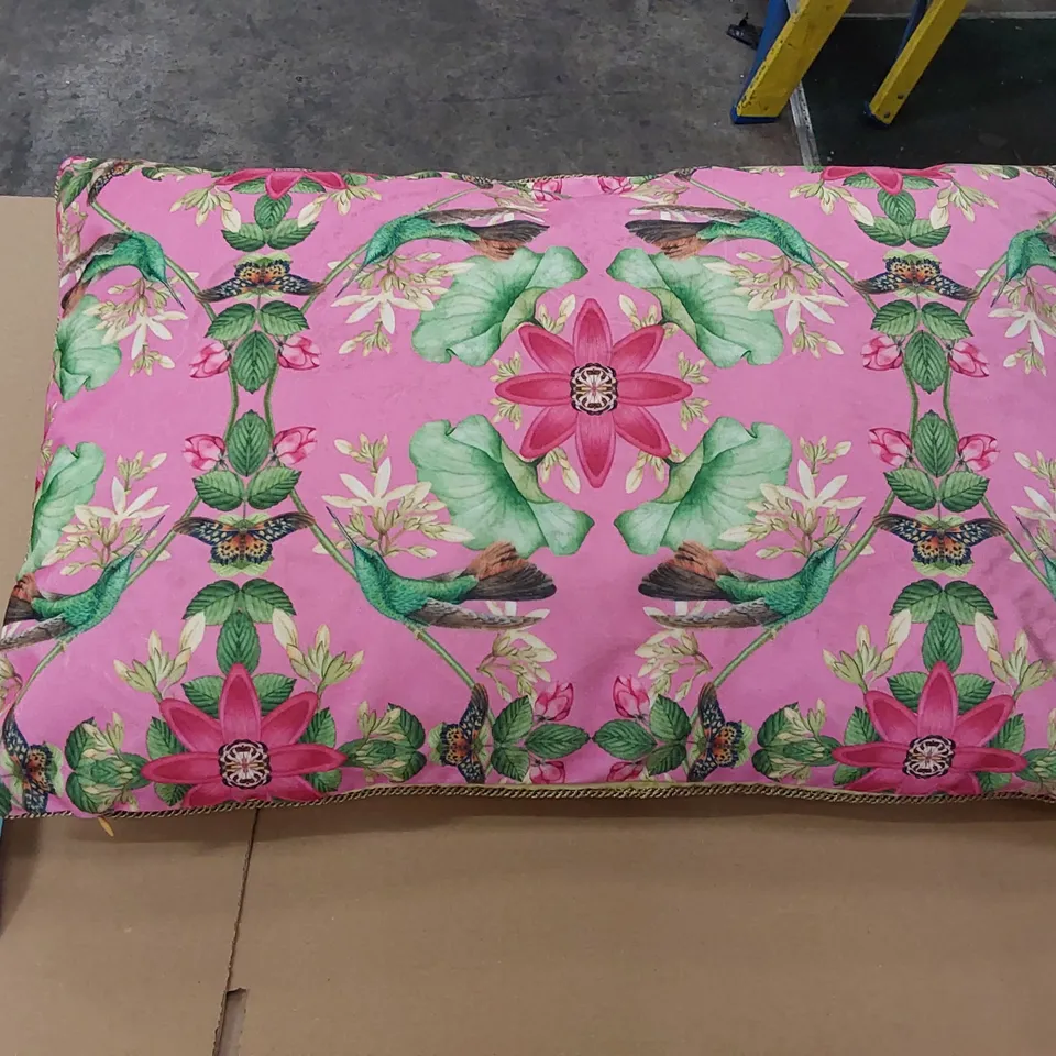 WANDERLUST TEA STORY FILLED CUSHION (1 ITEM)