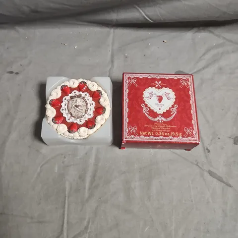 FLOWER KNOWS STRAWBERRY CUPID COLLECTION PRESSED POWDER – IVORY BEIGE 02 (9.5 G)