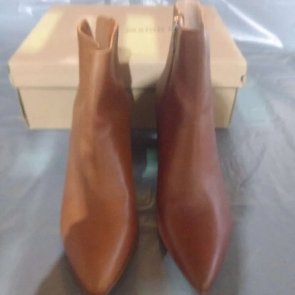 BOXED STEVE MADDEN BROWN BOOTS SIZE 7