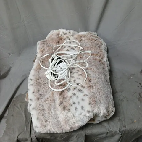 COZE HOME PRINT FAUX AND VELVET THROW. UNBOXED