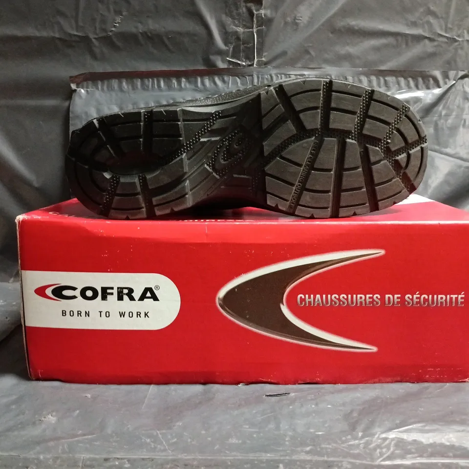 BOXED PAIR OF CORFA HURRICANE SAFETY BOOTS IN BLACK SIZE UK 7