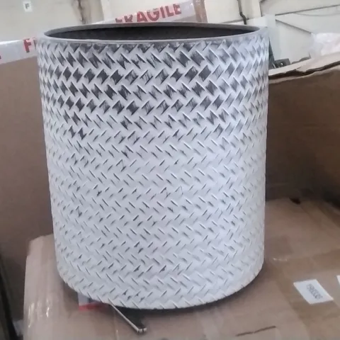 DESIGNER  WF METAL PLANTER 