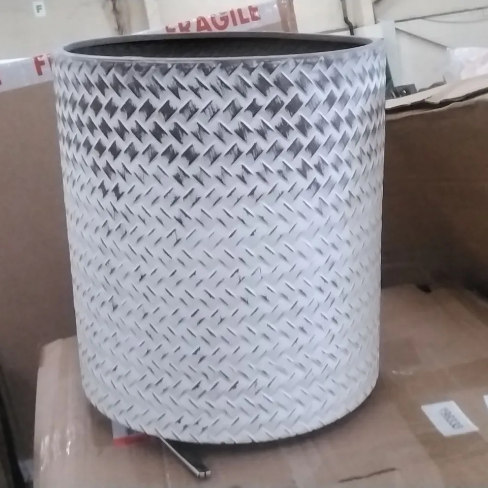 DESIGNER  WF METAL PLANTER 