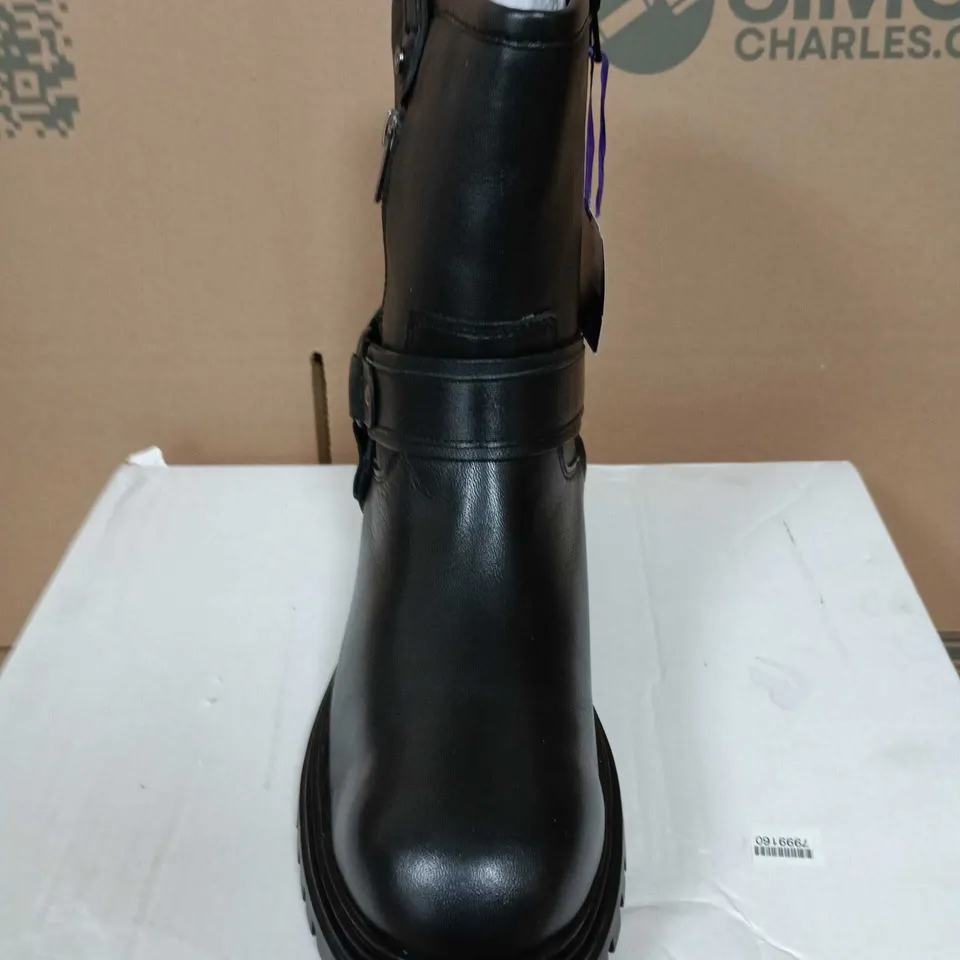 BOXED PAIR OF WOMENS BLACK LEATHER ANKLE BOOTS WITH SIDE ZIP AND BUCKLE STRAP - SIZE 40