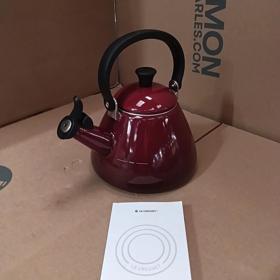 BOXED LE CRUESET KETTLE, 1.6L - RED