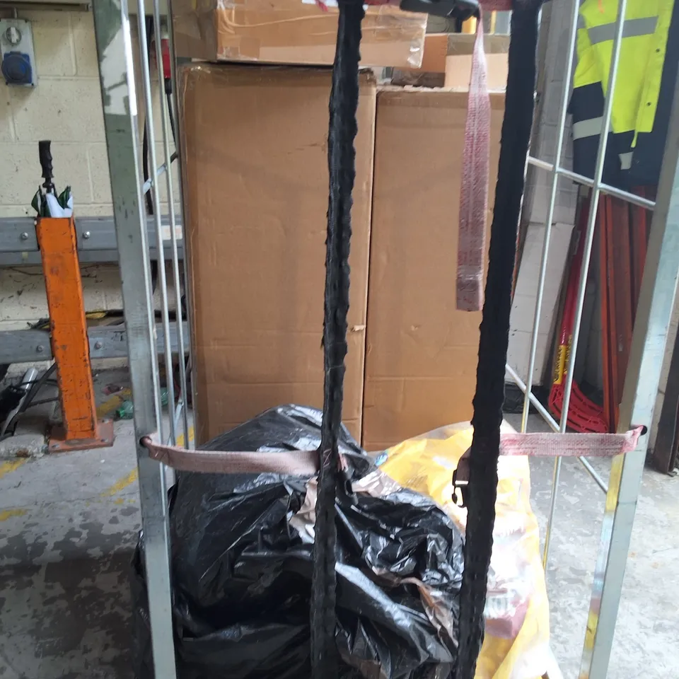 CAGE OF APPROXIMATELY 5 ASSORTED ITEMS INCLUDING ZEN TEN OIL THERAPY KIT AND COZE HOME PRINT FAUX VELVET THROW 