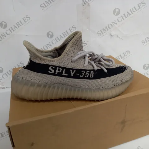 BOXED PAIR OF YEEZY OOST 350 V2 TRAINERS SIZE 6