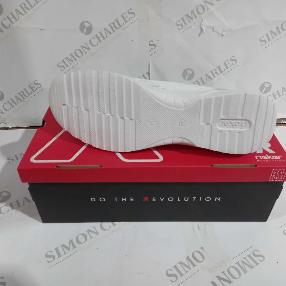 BOXED PAIR OF RIEKER REVOLUTION SOFT SHOES GREEN UK SIZE 7.5