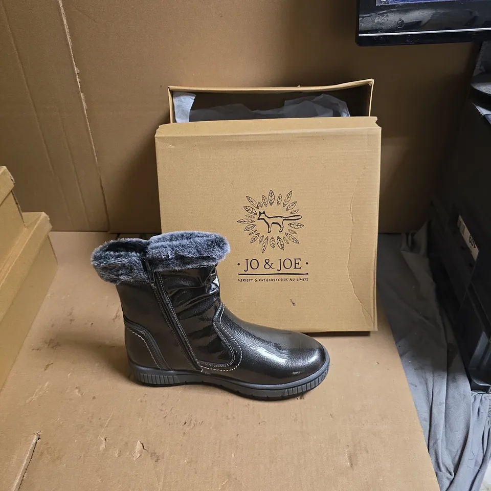 JO & JOE BLACK LEATHER WINTER BOOT WITH FAUX FUR LINING – SIDE ZIP - UK SIZE 6