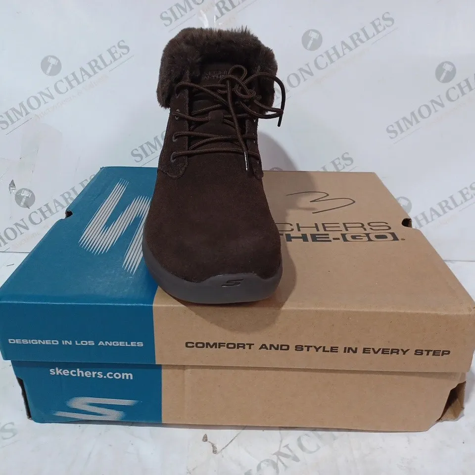 BOXED PAIR OF SKECHERS GO WALK SHOES IN CHOCOLATE SIZE 7