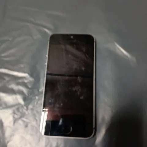 APPLE IPHONE SE – SILVER 