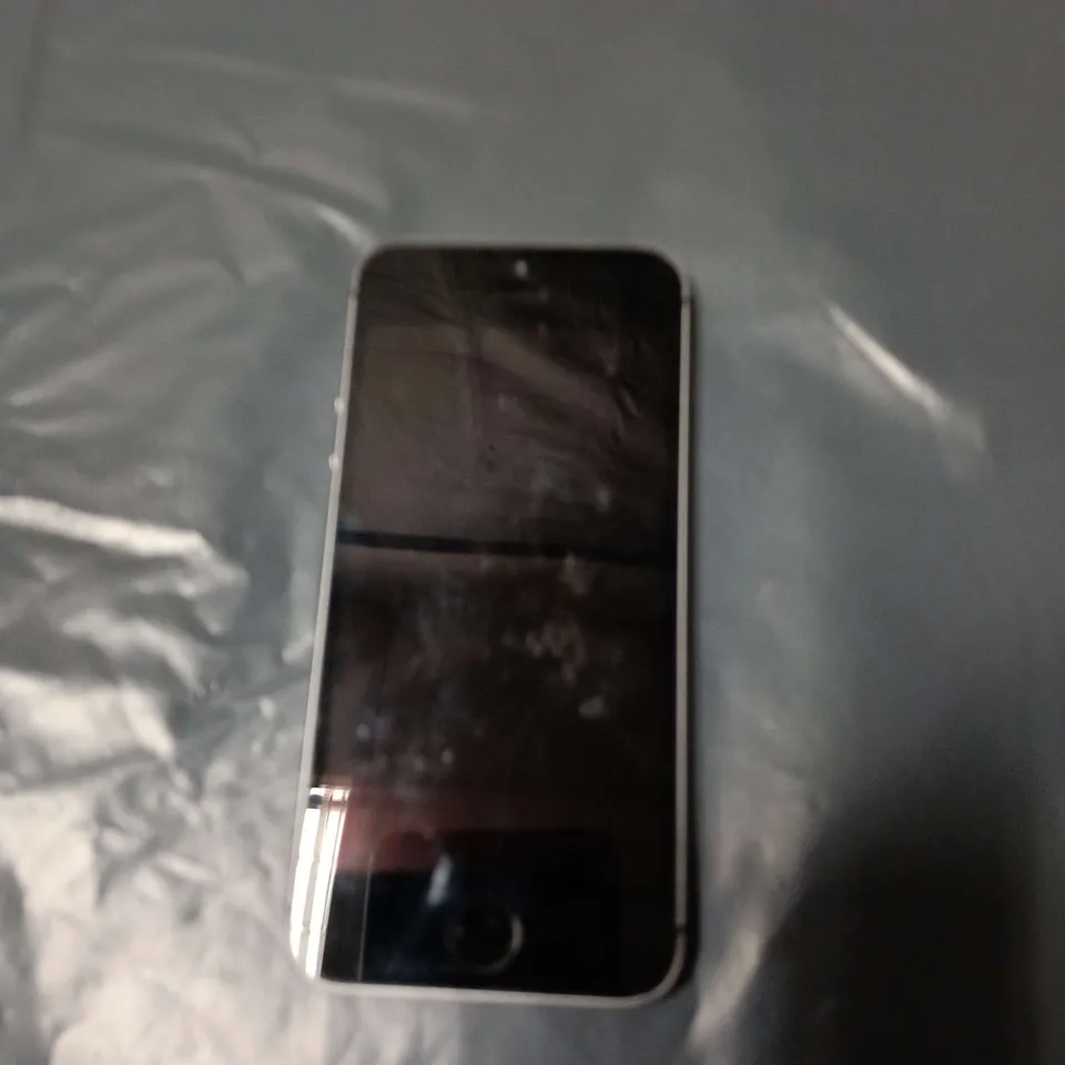 APPLE IPHONE SE – SILVER 