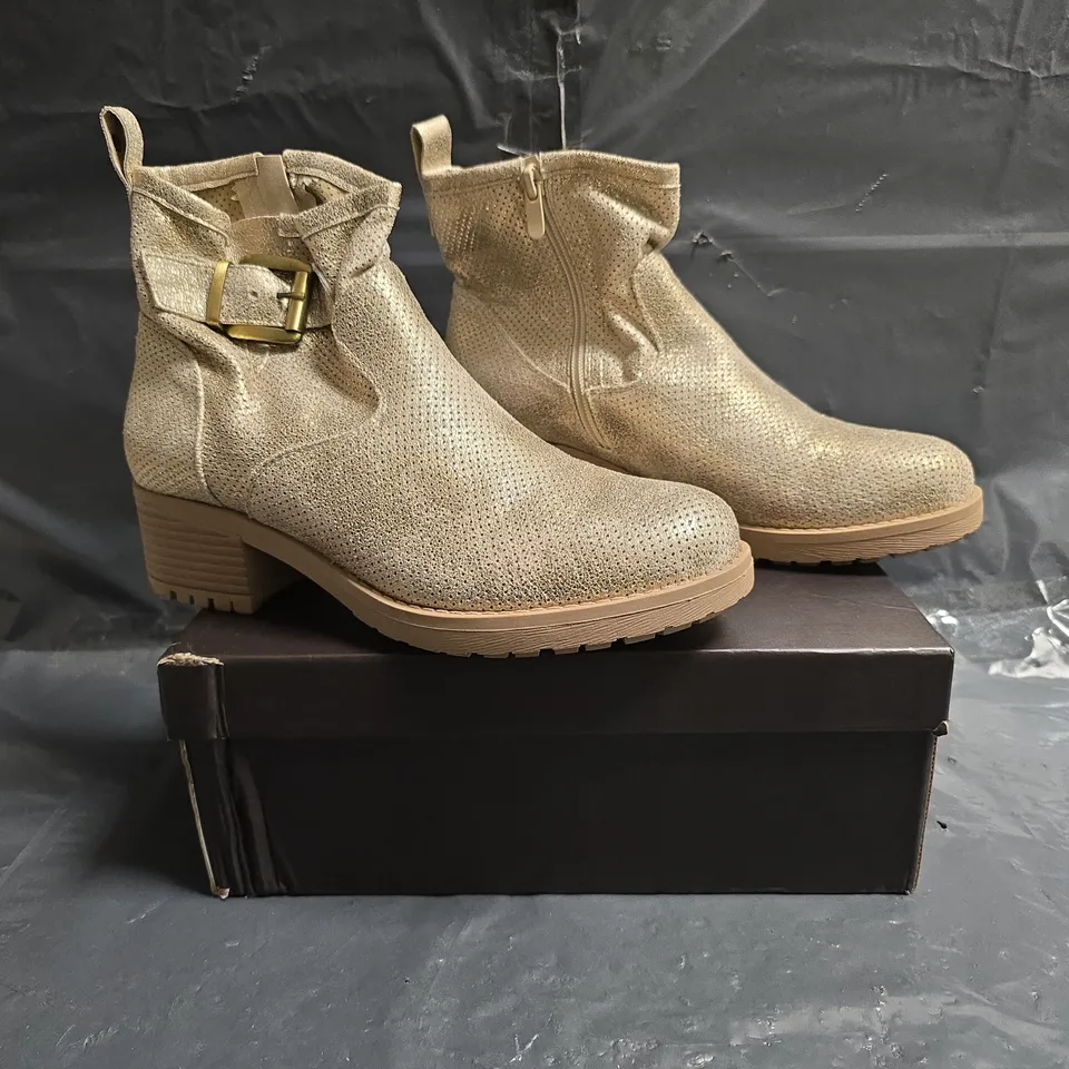 BOXED PAIR OF FINDLAY LOW HEEL ANKLE BOOTS IN BEIGE GOLD SIZE EU 39