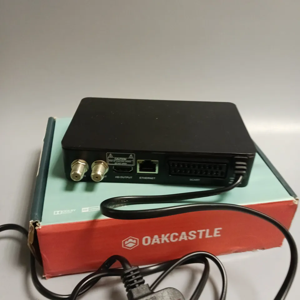BOXED OAKCASTLE FREESAT RECORDER