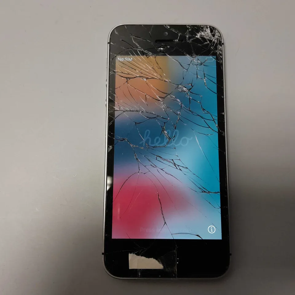 BOXED APPLE IPHONE SE SMARTPHONE