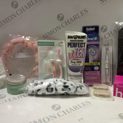 BOX OF APPROX 10 ASSORTED BEAUTY PRODUCTS TO INCLUDE SOAP&GLORY BODY SCRUB, HISMILE PAP+ POWDER TEETH WHITENING, WILDMINT MOISTURISER, ETC