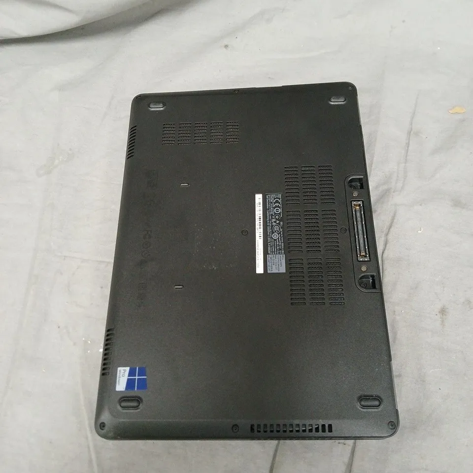 DELL LATITUDE E5270 LAPTOP – I3-6100U, 4GB RAM, 500GB HDD, 12.5" DISPLAY. DOES NOT POWER ON