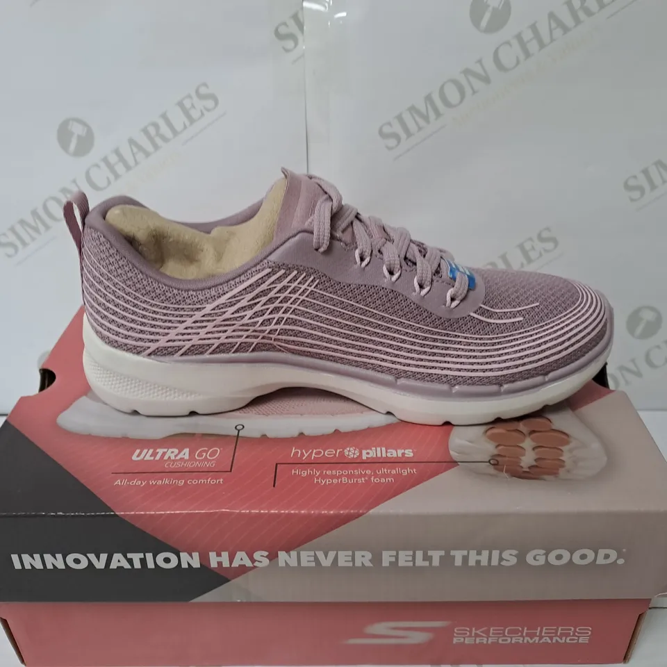 BOXED PAIR OF SKETCHERS GO WALK 6 WOMEN'S SHOES // SIZE: 6.5 UK