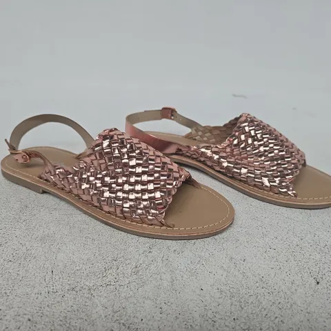 BOXED PAIR OF LEATHER COLLECTION SANDALS IN ROSE GOLD SIZE 6