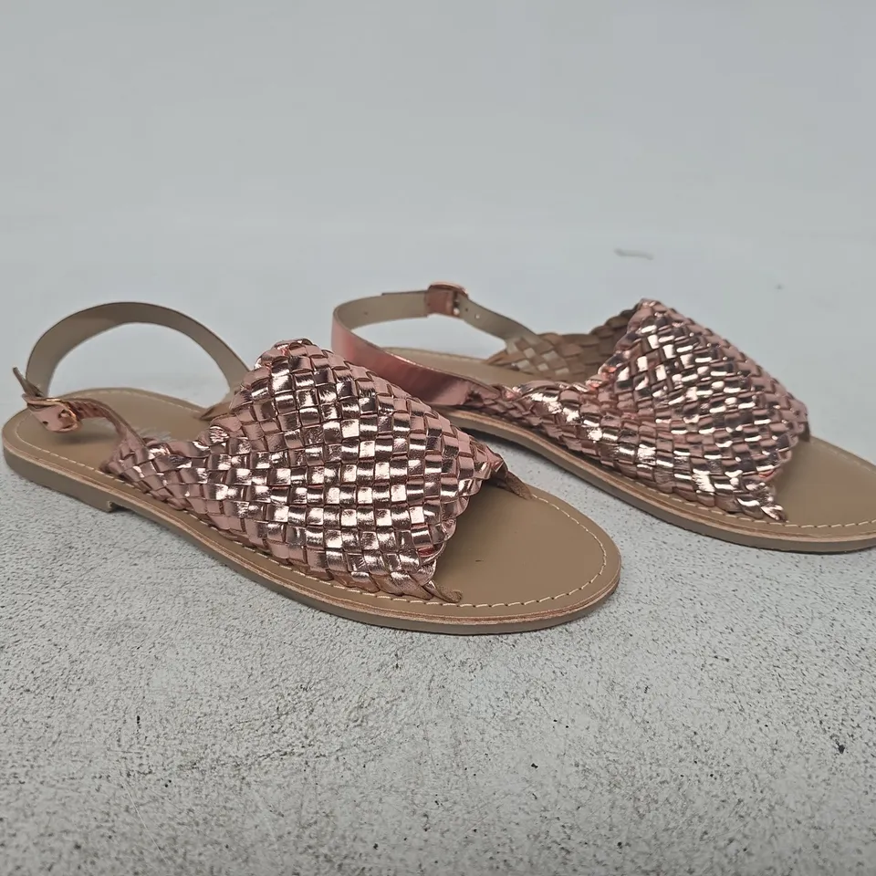 BOXED PAIR OF LEATHER COLLECTION SANDALS IN ROSE GOLD SIZE 6