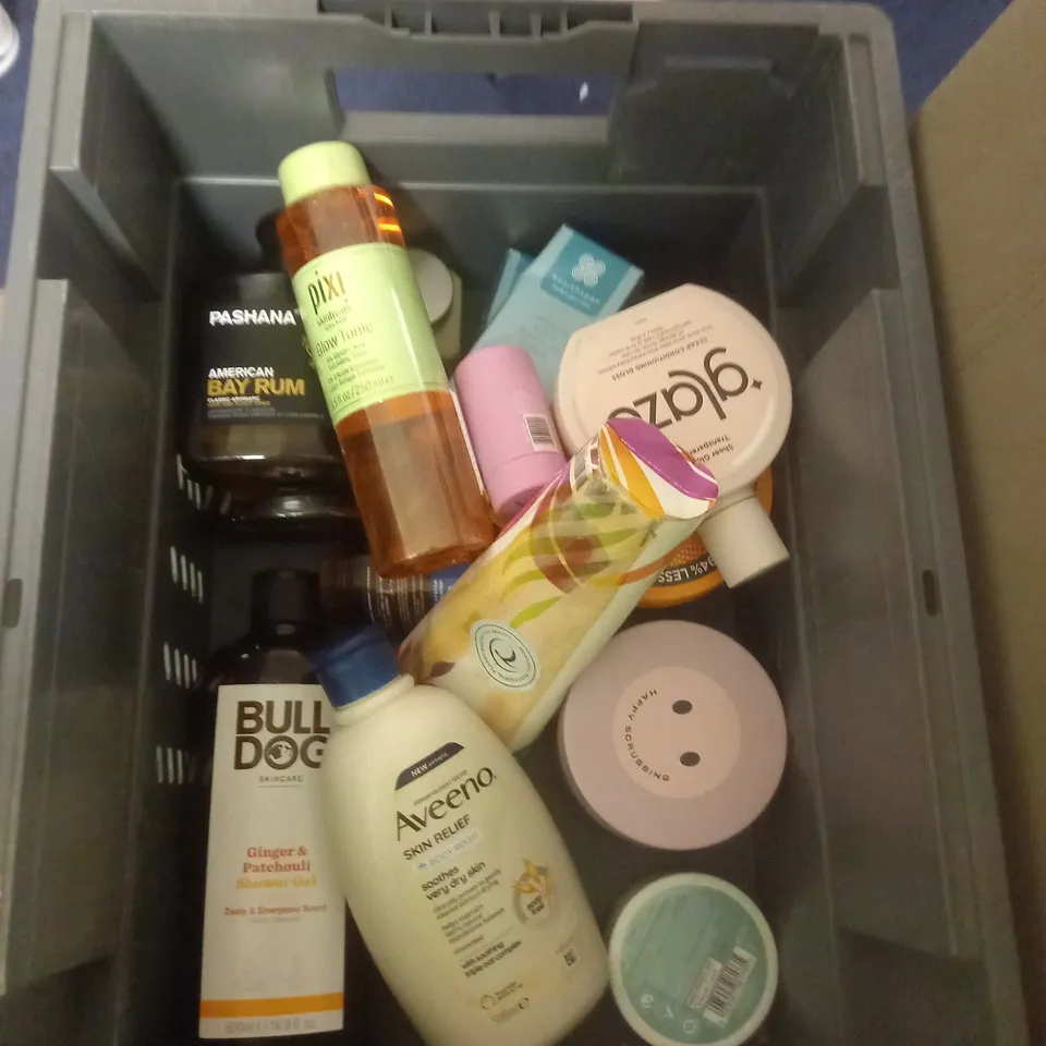 APPROXIMATELY 20 ASSORTED COSMETIC PRODUCTS TO INCLUDE - NIVEA FIRMING BODY LOTION - SIMPLE CLEANSING WIPES - THE BODY SHOP SHOWER GEL - ETC