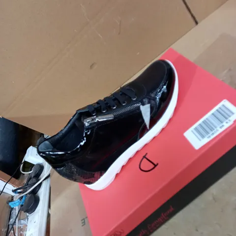 RUTH LANGSTORD WEDGE TRAINER SIZE 5 