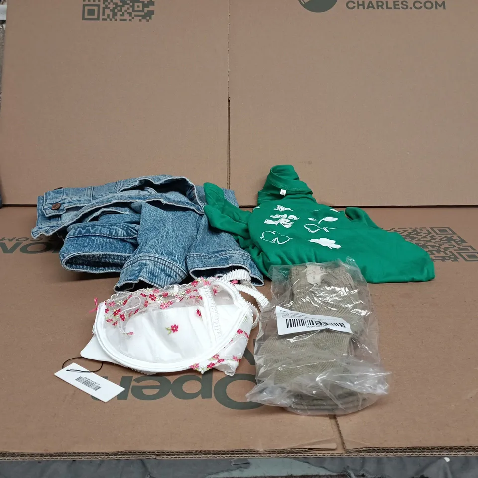 BOX OF APPROXIMATELY 25 ASSORTED CLOTHING ITEMS TO INCLUDE LONG SLEEVE CLOVER T SHIRT, BRA, SOCKS, DENIM JACKET ETC