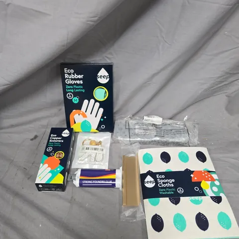 APPROXIMATELY 15 ASSORTED HOUSEHOLD ITEMS TO INCLUDE DECORATIVE KEYRING, ECO SPONGE CLOTHS  AND STRONG FOUNDRY GLUE