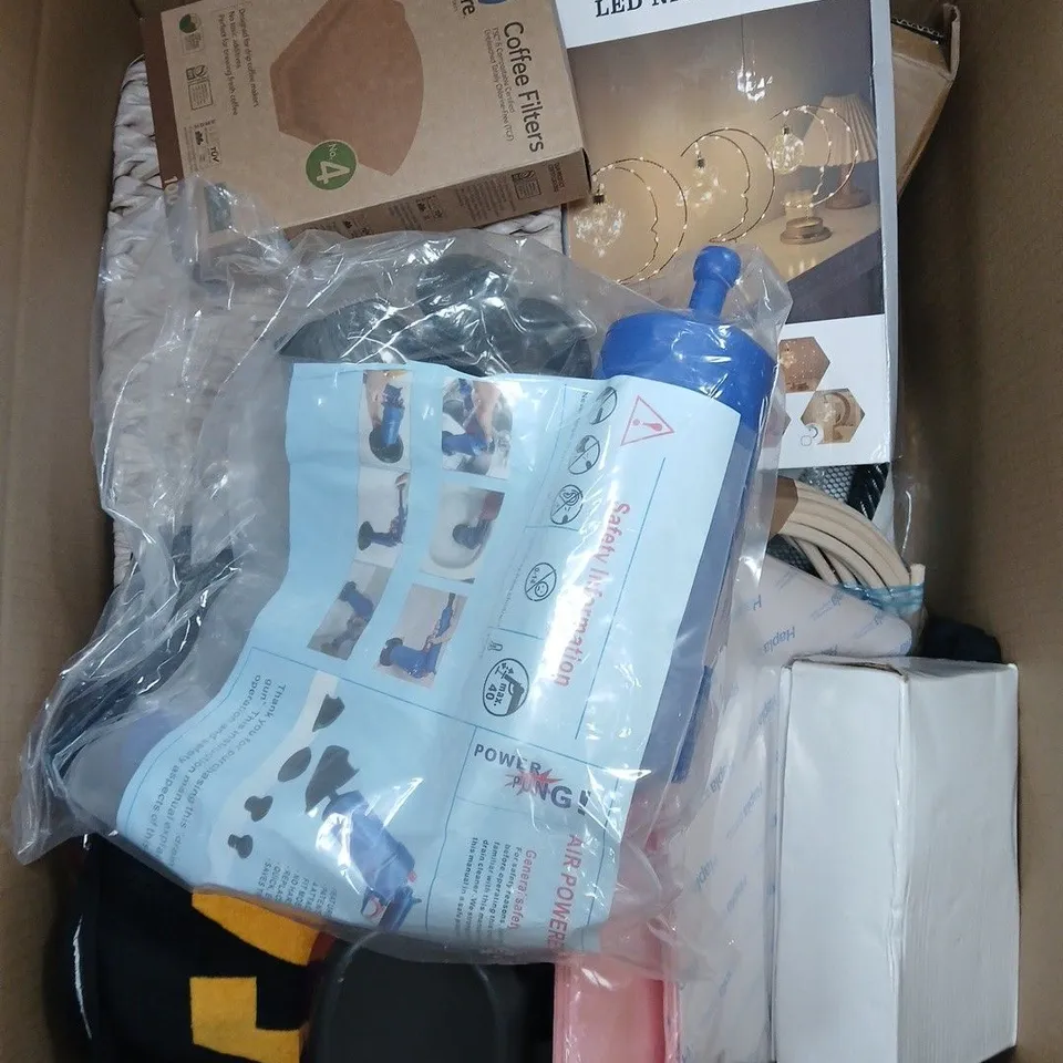 BOX OF APPROXIMATELY 15 ASSORTED HOUSEHOLD ITEMS 