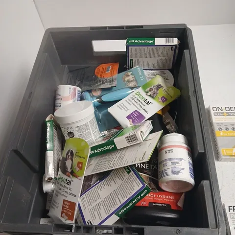 TOTE OF APPROXIMATELY 20 ASSORTED PET SUPPLIES TO INCLUDE: ASSORTED FLEA SPOT ON AND WORMER 