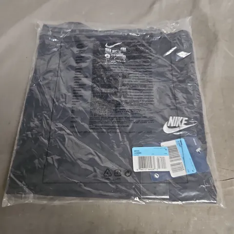 NIKE MEN’S APPAREL TEE - SIZE M