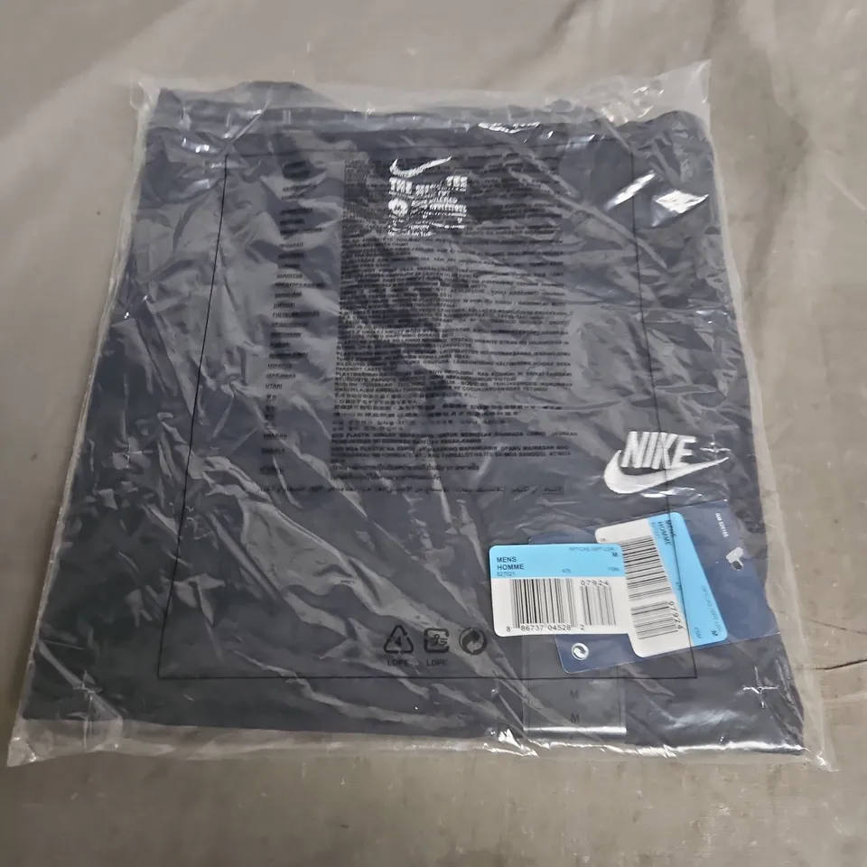 NIKE MEN’S APPAREL TEE - SIZE M