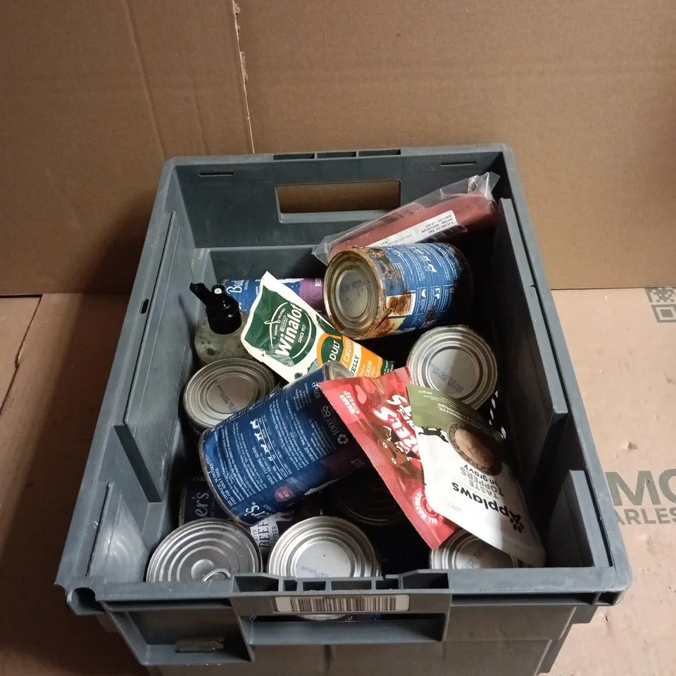 TOTE OF APPROXIMATELY 18 X ASSORTED DOG FOOD/RELATED ITEMS TO INCLUDE WINALOT, APPLAWS, DENZELS, BUTCHERS ETC