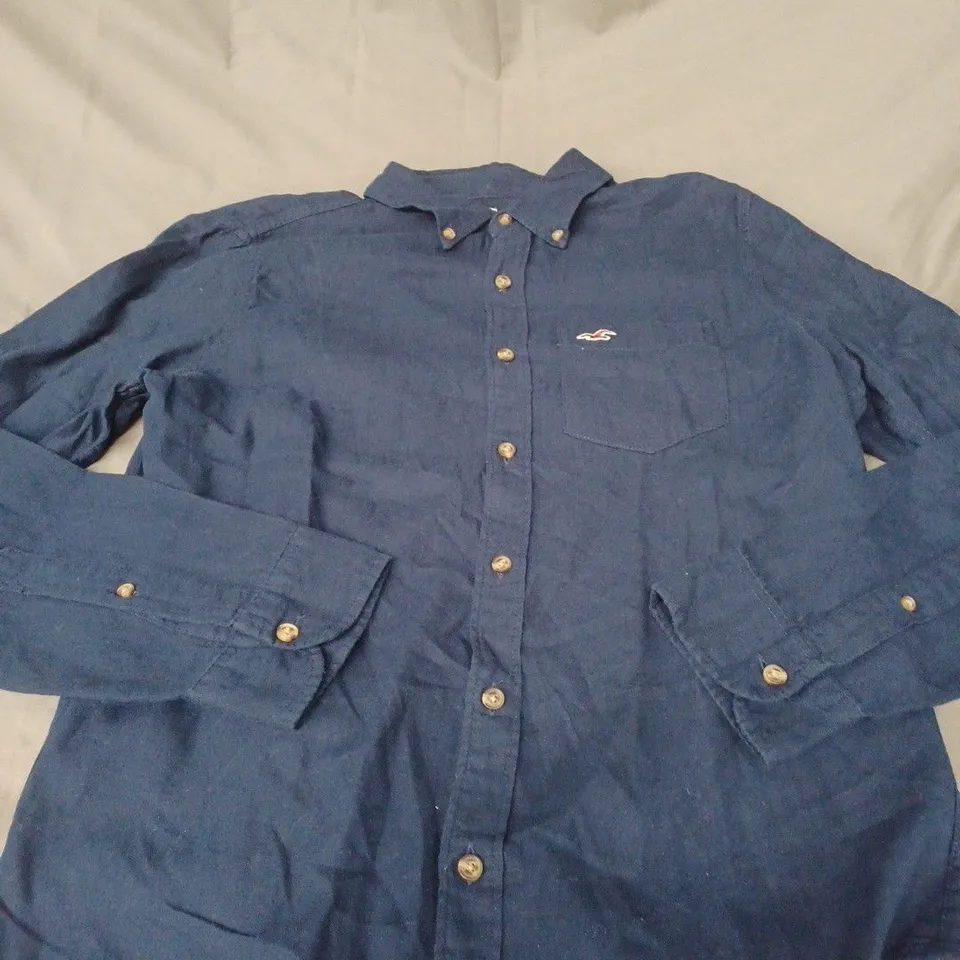 HOLLISTER NAVY BUTTONED LONG SLEEVED SHIRT SIZE M