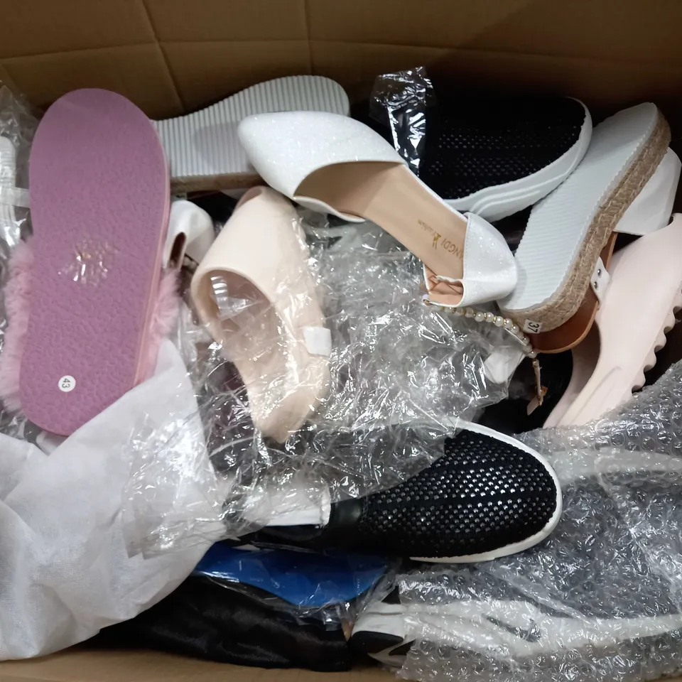 BOX OF APPROXIMATELY 25 ASSORTED SHOES TO INCLUDE - LIEFR UFMINO NETTED SHOE - SHANGDI WHITE SPARKLE HEELS - KUAILU PINK SOFT FUR SLIPPER ECT