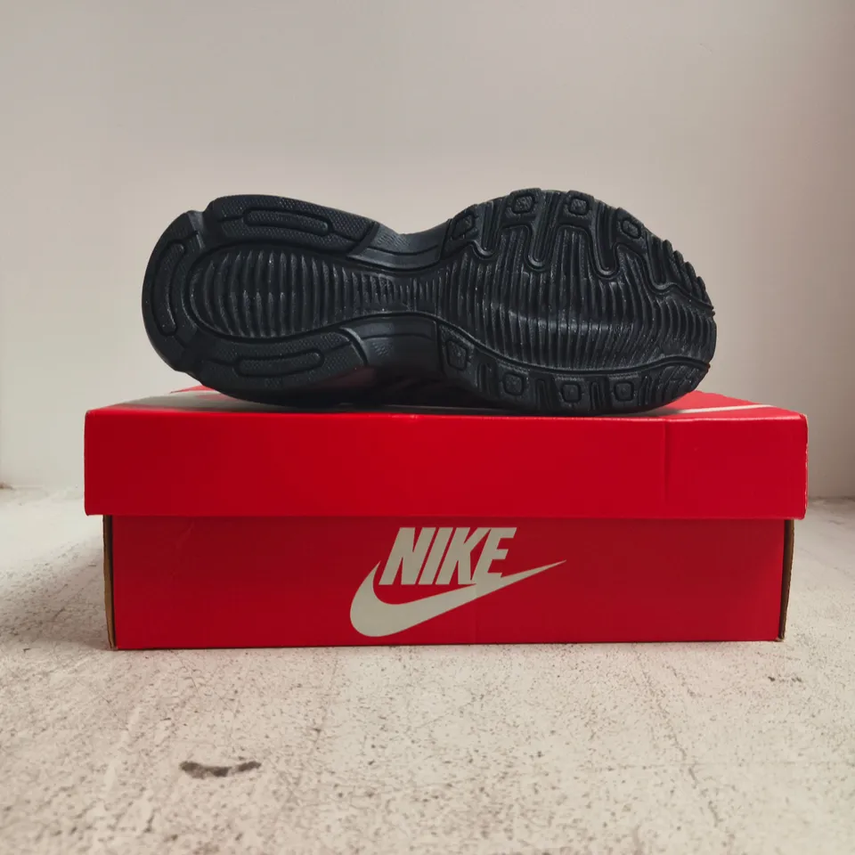 BOXED PAIR OF NIKE AIR FIRE TRAINERS IN BLACK/RED SIZE UK 3