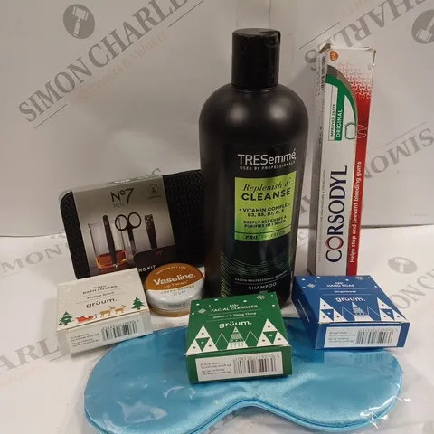 BOX OF APPROXIMATELY 15 ASSORTED COSMETIC ITEMS TO INCLUDE NO7 GROOMING KIT, VASELINE COCOA BUTTER, GRUUM HAND SOAP ETC