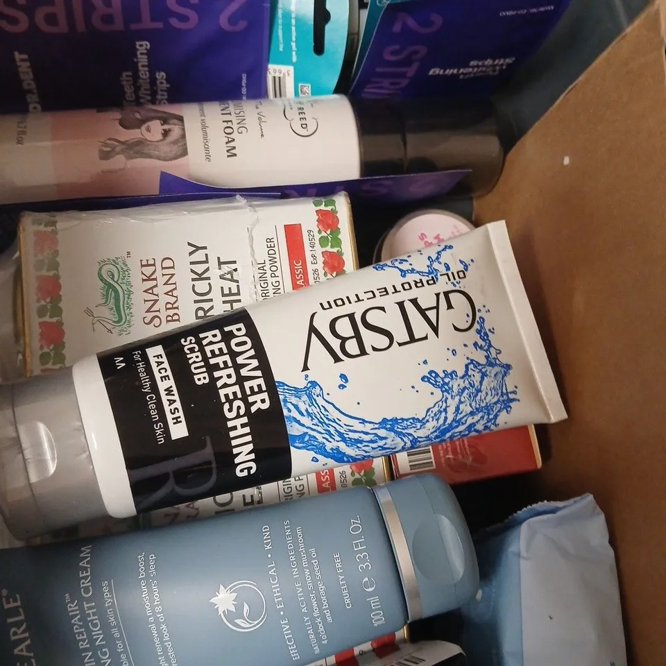 APPROX 12 ASSORTED BEAUTY PRODUCTS TO INCLUDE TEETH WHITENING STRIPS, PERCY & REED CONDITIONER, LIZ EARLE NIGHT CREAM, ETC 