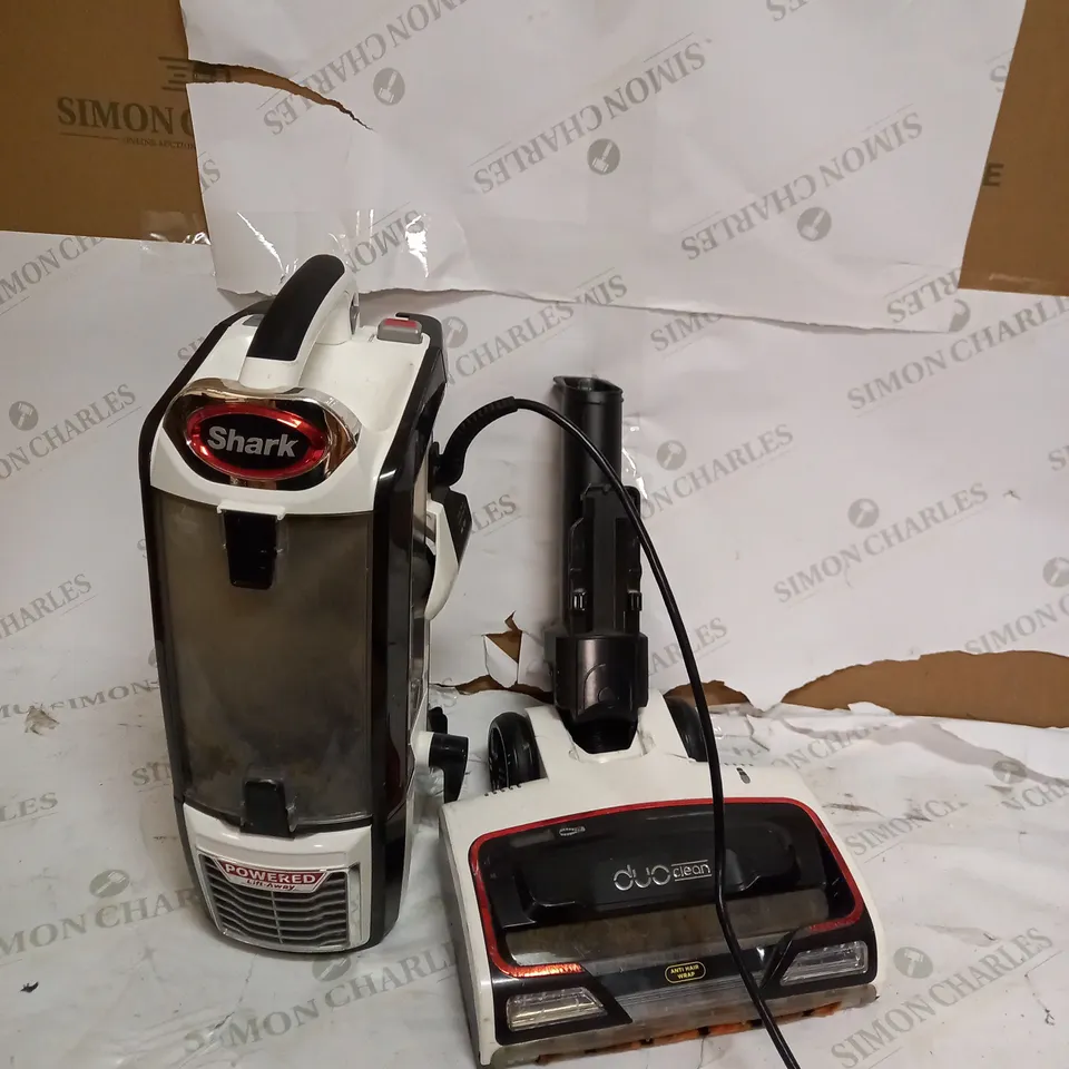 SHARK DUO CLEAN VACUUM CLEANER