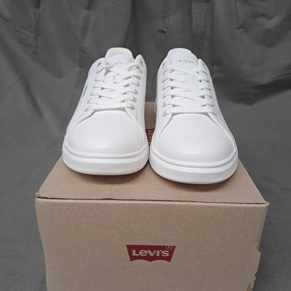BOXED PAIR OF LEVIS ELLIS 2.0 BRILLIANT WHITE SIZE 7.5
