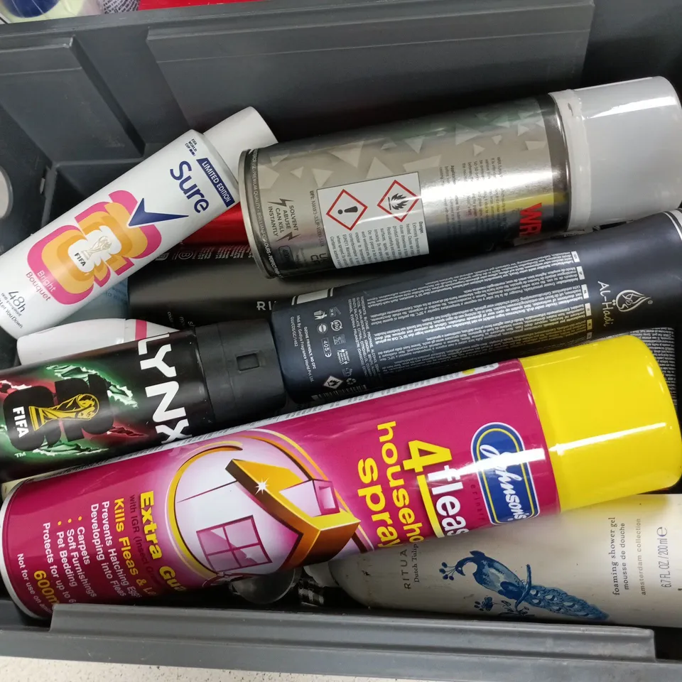 APPROXIMATELY 15 ASSORTED AEROSOLS TO INCLUDE LYNX AFRICA, RITUALS SHOWER GEL, JOHNSONS 4FLEAS HOUSEHOLD SPRAY, ETC